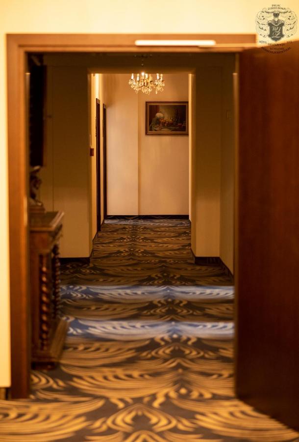 Palac Lubiechowa-Jelenia Gora- Riesengebirge Extérieur photo