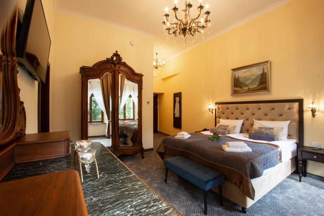 Palac Lubiechowa-Jelenia Gora- Riesengebirge Extérieur photo
